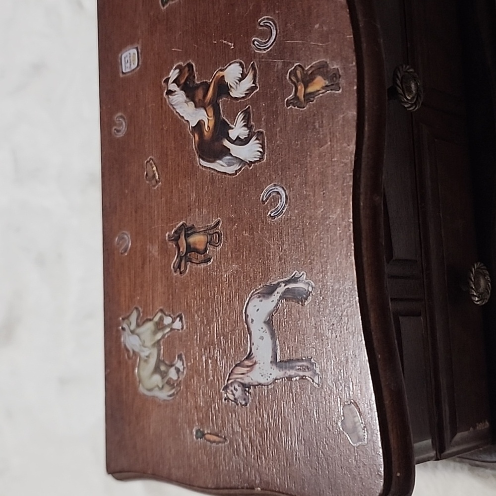 VINTAGE  WOODEN  JEWELRY BOX WITH MIRROR AND LID. HORSE 🐎 STICKERS. - Picture 2 of 11
